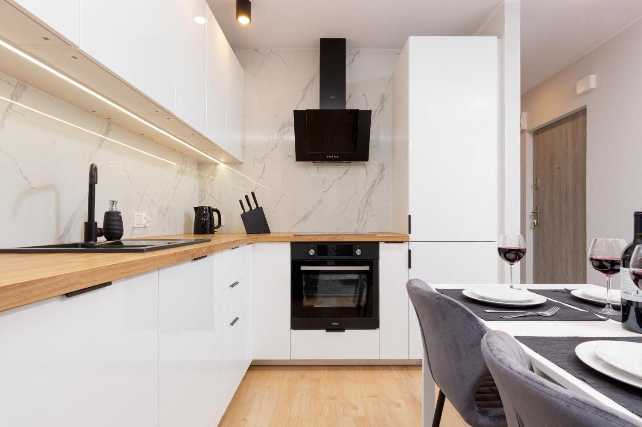 Beautiful Two-Bedroom Apartment Warsaw Bielany By Noclegi Renters المظهر الخارجي الصورة