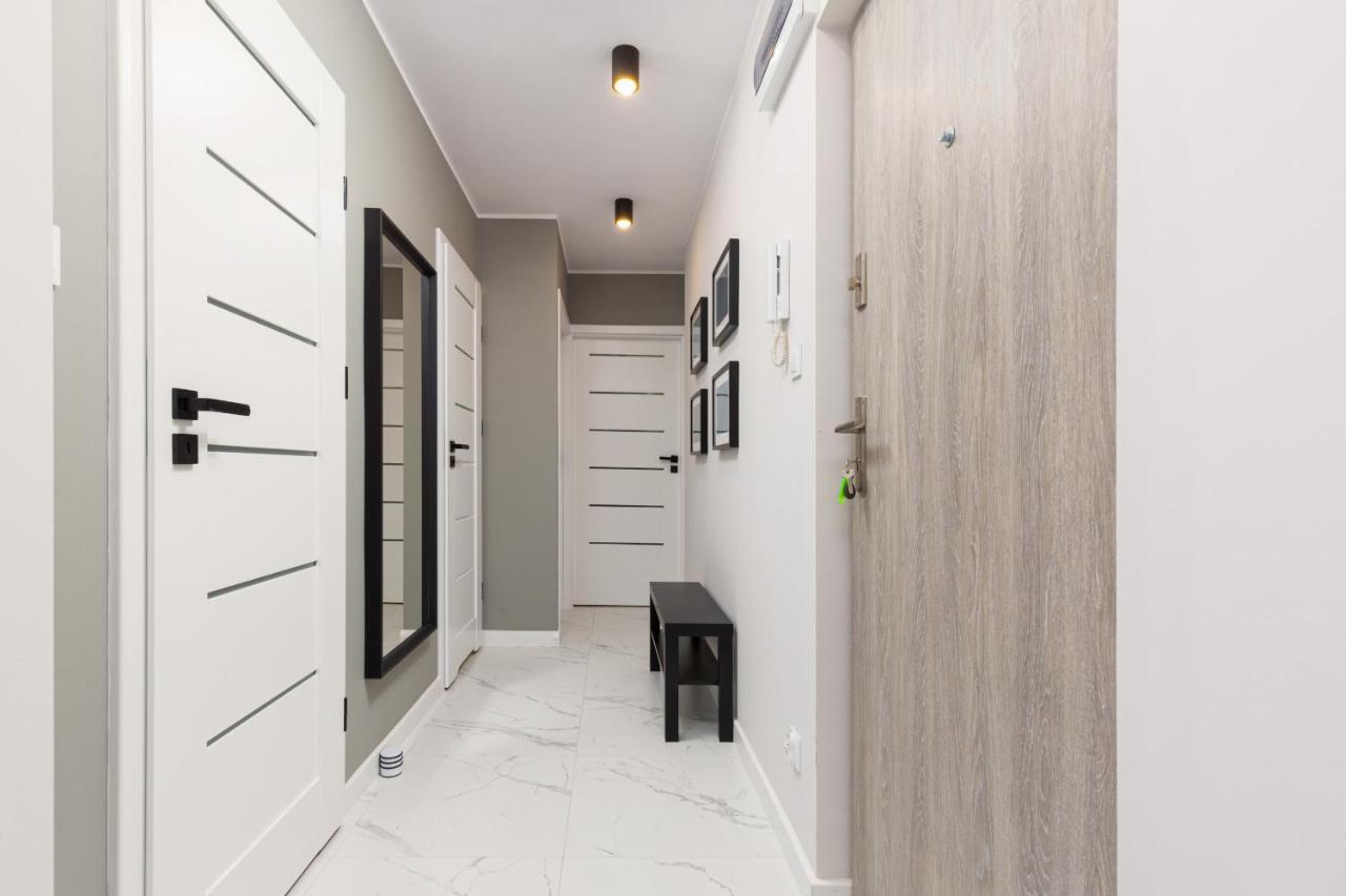Beautiful Two-Bedroom Apartment Warsaw Bielany By Noclegi Renters المظهر الخارجي الصورة